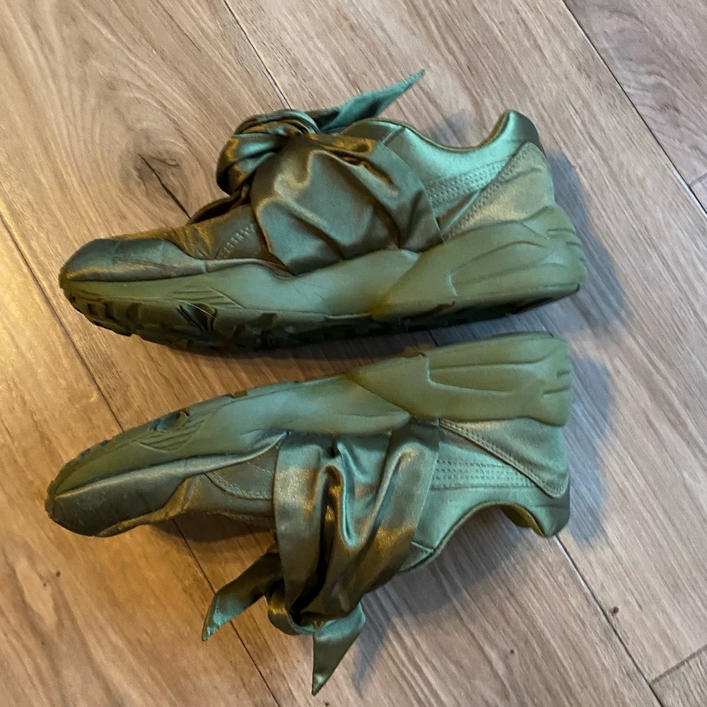 Puma x Fenty Green Bow Sneakers - Picture 6 of 8